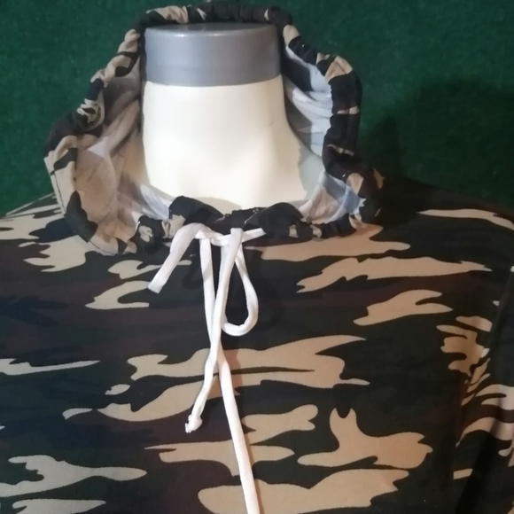 Fashionnova Cropped hoodie top - Picture 2 of 4